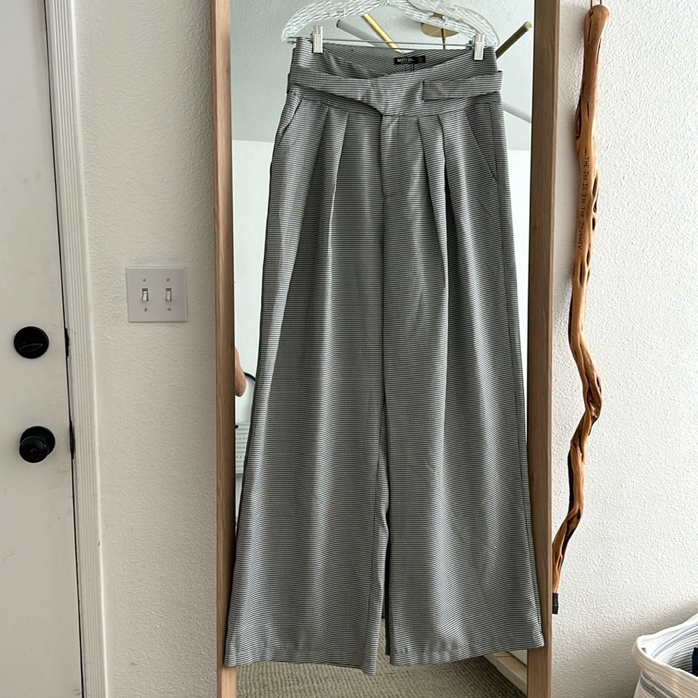 Nasty Gal wide legged high waisted trousers size 10